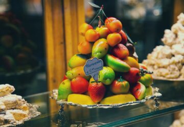 green and red apples on clear glass tray